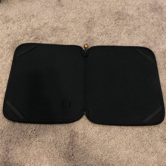 Laptop cover/protector - Picture 2 of 5